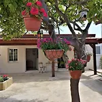 Lemon Tree Courtyard Feriehus