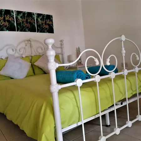 Lemon Tree Courtyard * Ларнака