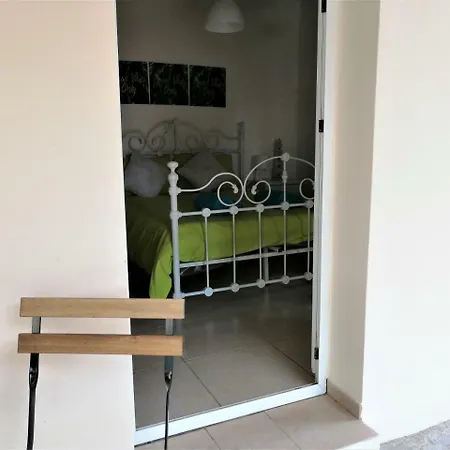 Lemon Tree Courtyard لارنكا