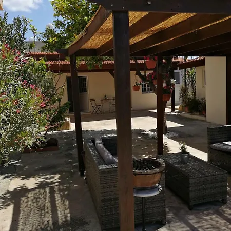 Lemon Tree Courtyard لارنكا