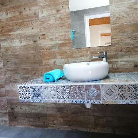 Lemon Tree Courtyard * 라르나카