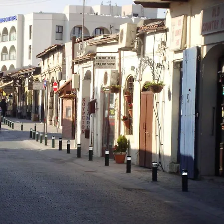 Lemon Tree Courtyard 펜션 라르나카