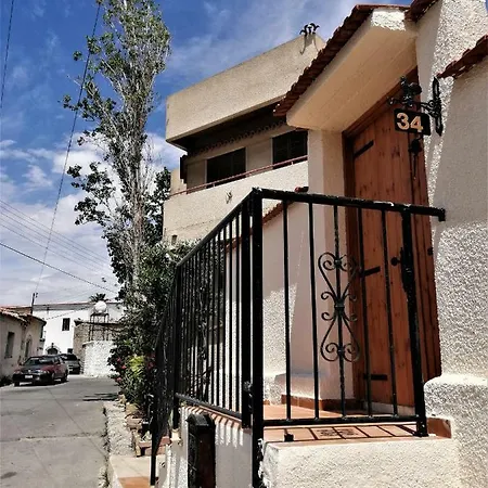 펜션 Lemon Tree Courtyard 라르나카