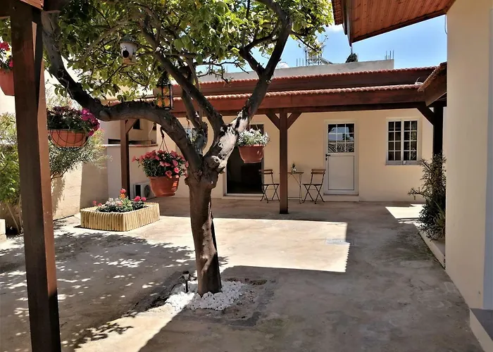 Case de vacanță Lemon Tree Courtyard Larnaca