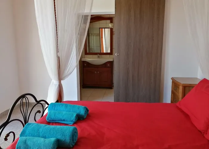 Lemon Tree Courtyard * Ларнака