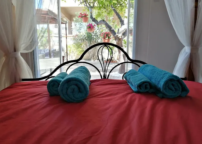 Lemon Tree Courtyard Ларнака