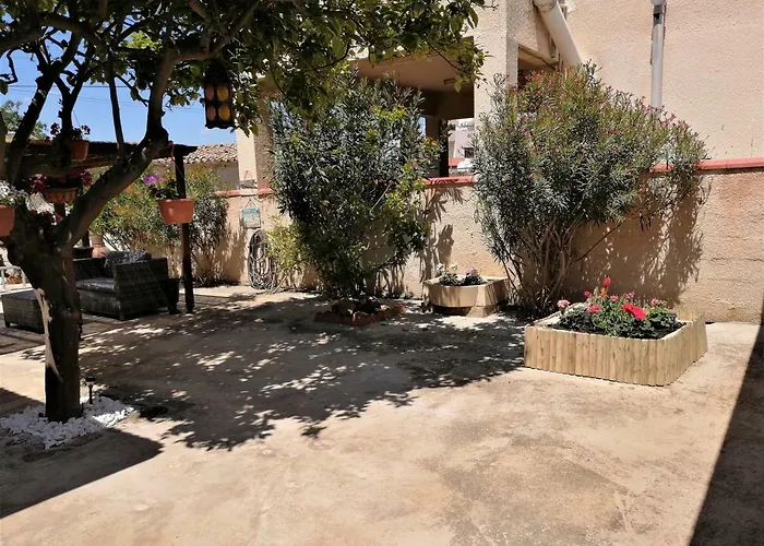 Lemon Tree Courtyard Ларнака