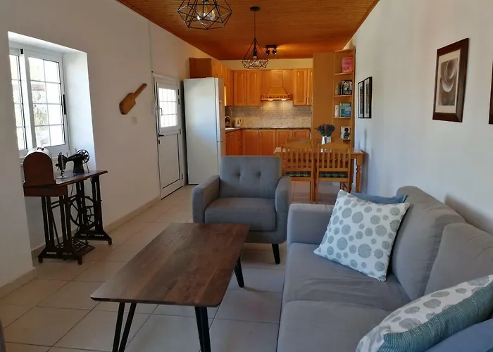 Lemon Tree Courtyard Дом отдыха Ларнака