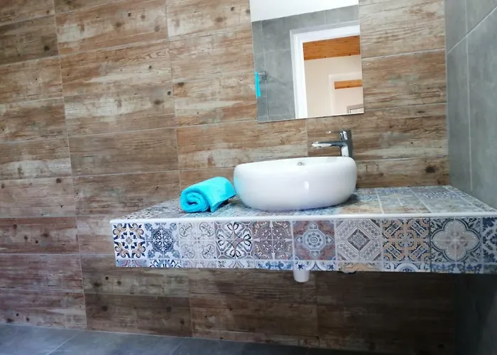 Lemon Tree Courtyard * Ларнака