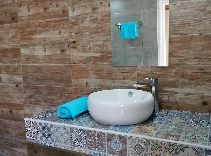 Lemon Tree Courtyard * Ларнака