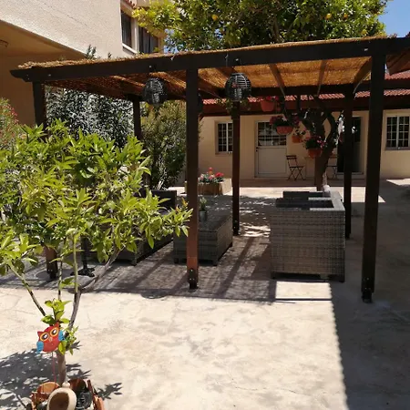 Lemon Tree Courtyard Сasa de vacaciones Lárnaca