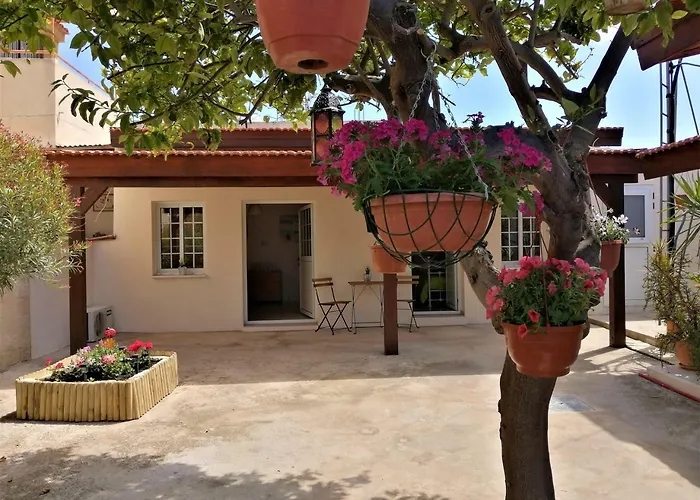 Lemon Tree Courtyard Holiday home *