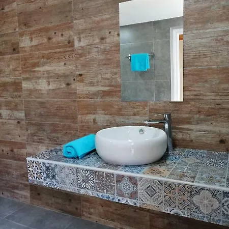 Lemon Tree Courtyard * Λάρνακα